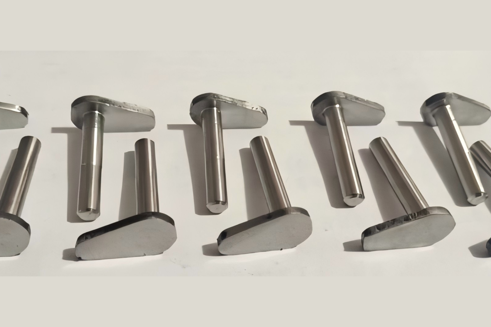 Precision forging high temperature alloy (Inconel 718) nuclear industrial use straight bolt1